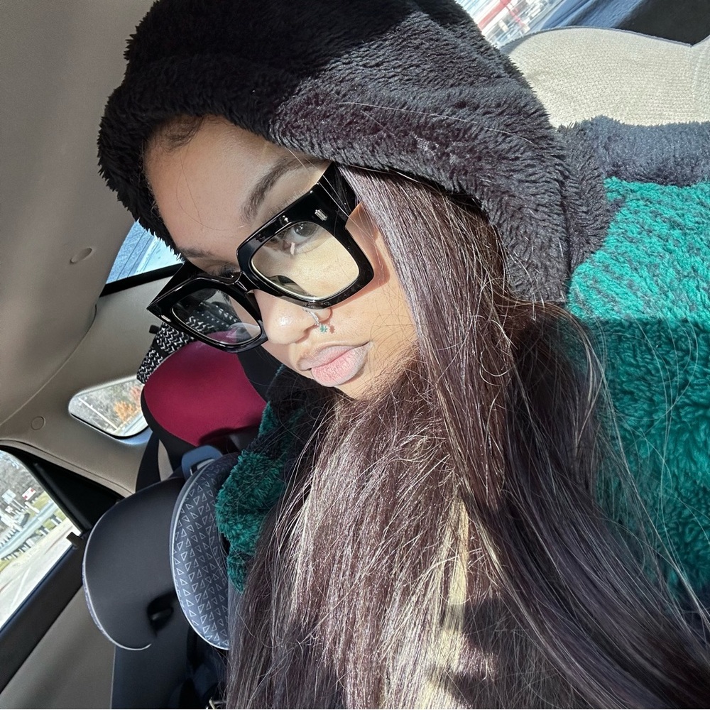 Meet your Posher, Analia